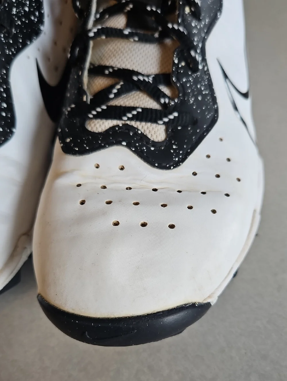 Nike Baseball Cleats - Picture 3 of 16